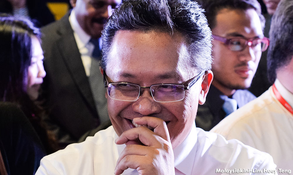 Minister blasts 'lame' defence of Guan Eng by DAP reps