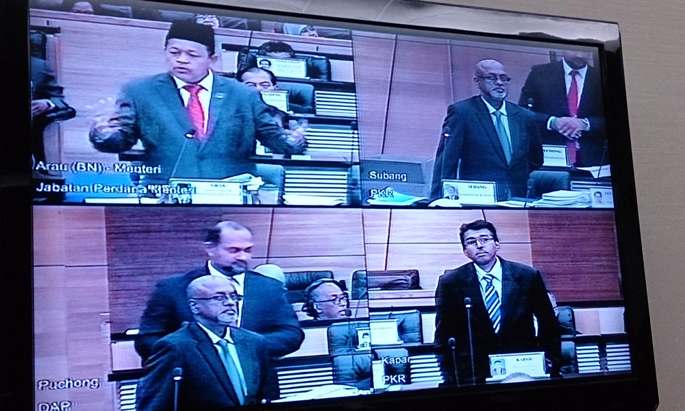 下议院通过国安会法案部长高呼三声“吾皇万岁”