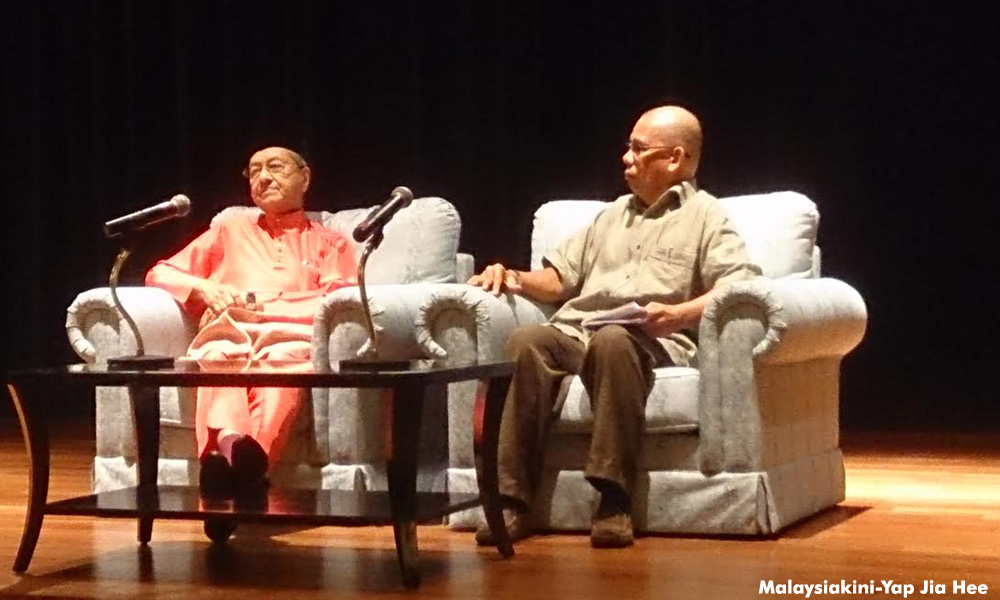 Hall-less in Kedah, Dr M gets hero's welcome in KL