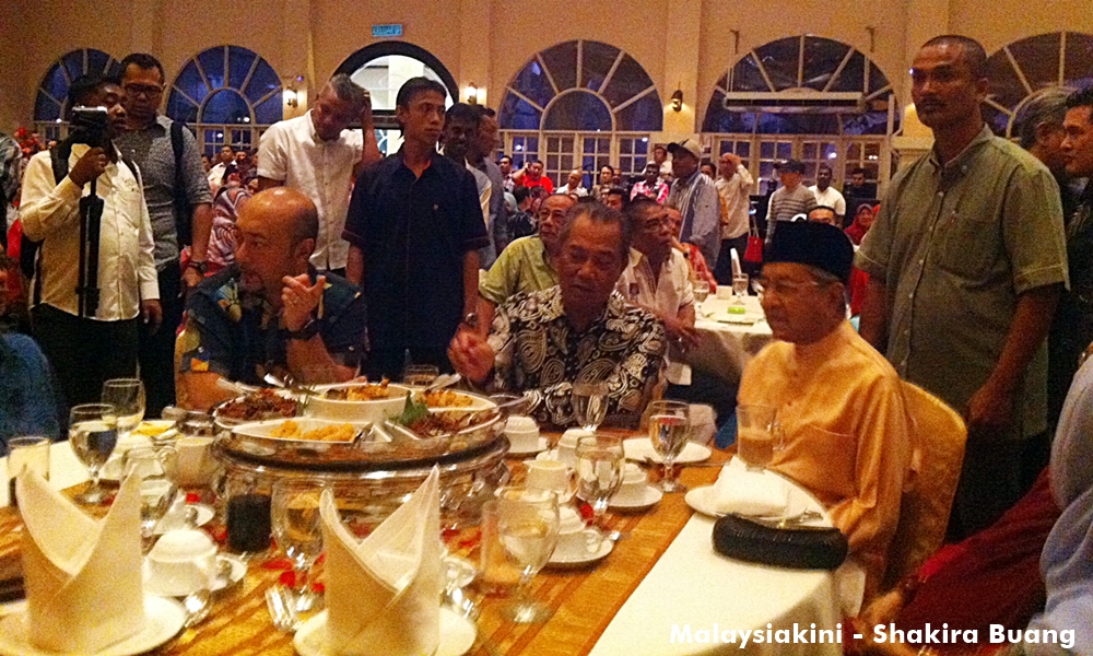 Mukhriz honours Muhyiddin, says wrong of Umno to silence him