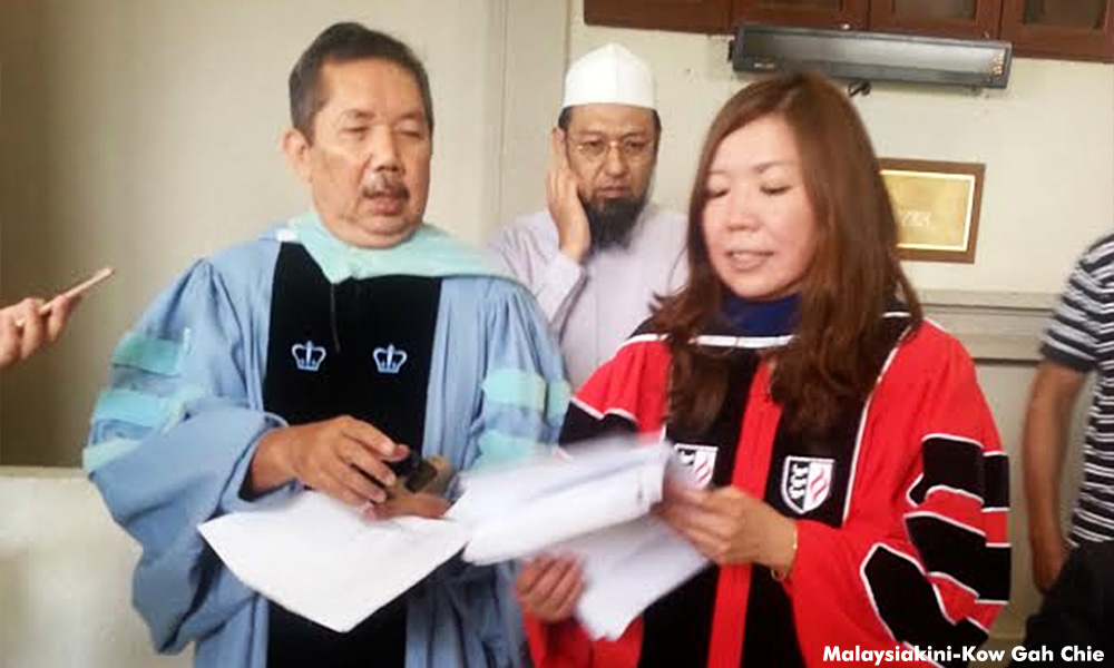 Fear us as we fight back, academicians tell Putrajaya