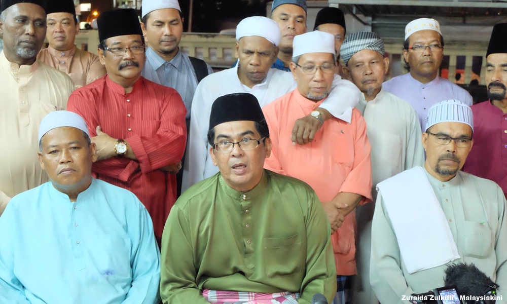 Umno group continues push for Najib's ouster