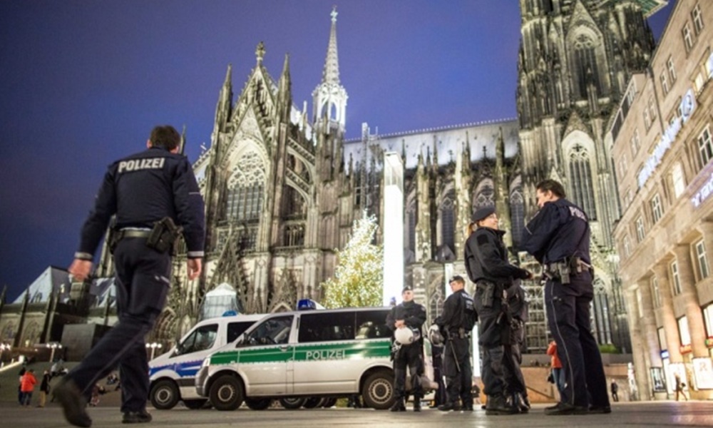 Far-right march called off in Cologne after protesters turn violent