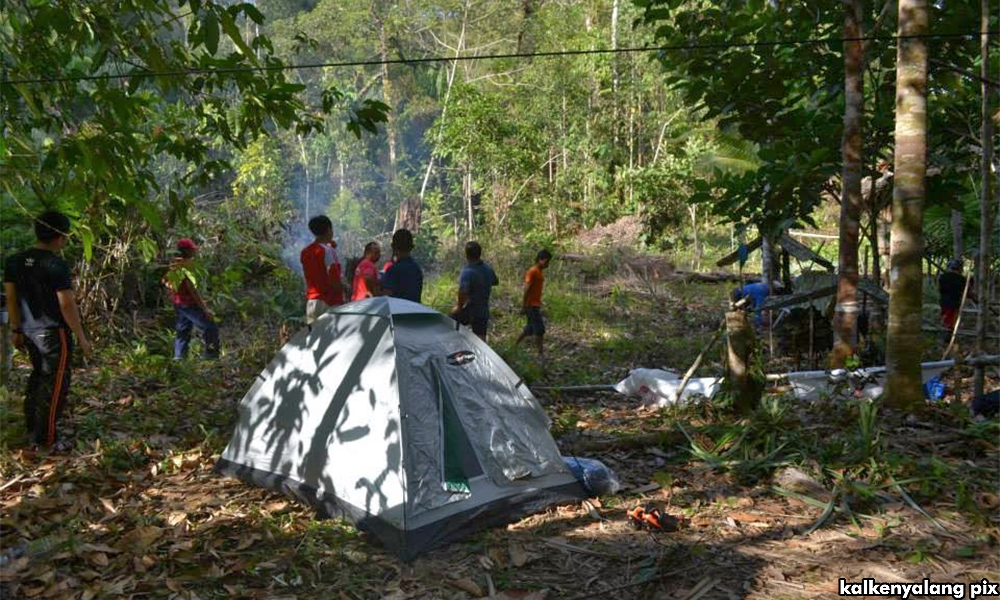 Stranded students at Gunung Brik brought down to safety