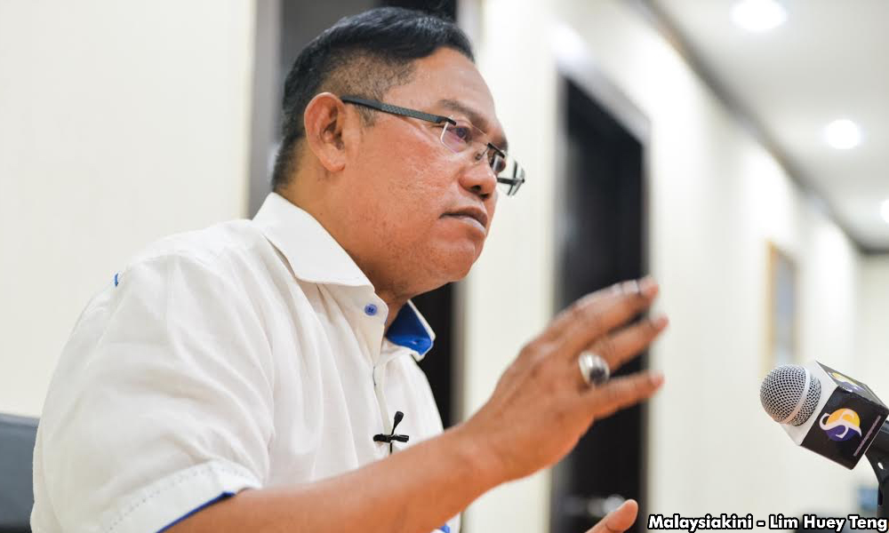 Azmin just as slithery as his mentor, charges Noh Omar