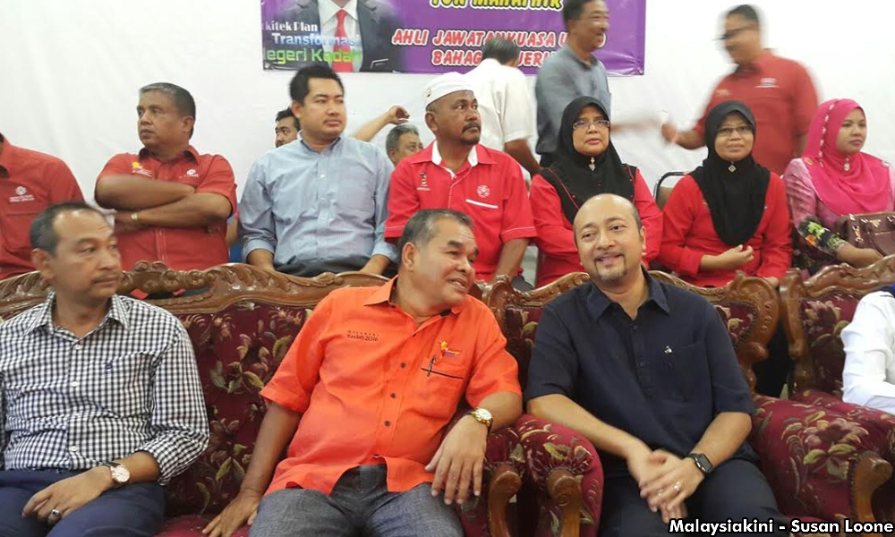 Not all Kedah excos on same page in Mukhriz saga