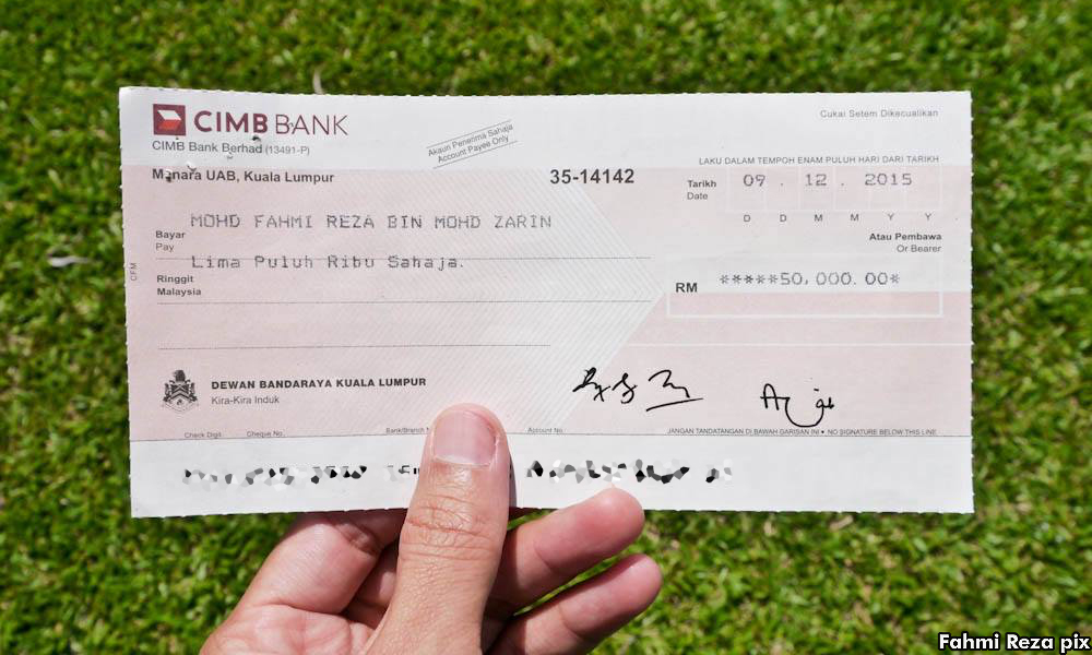 Artist vows to return lawsuit money like Najib, but...