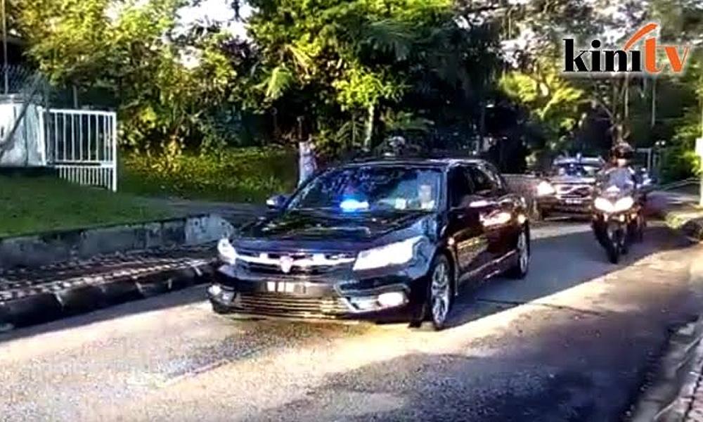 PM Najib’s official car spotted at Kedah palace in KL