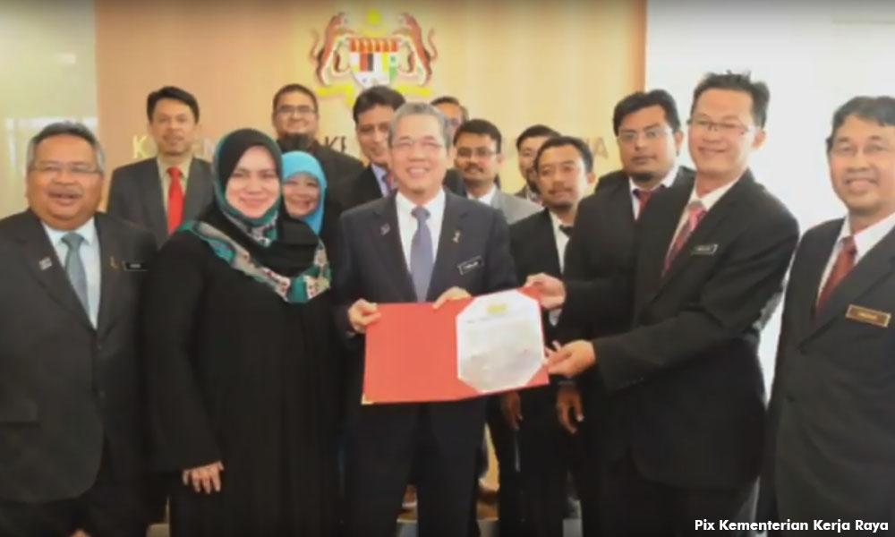PWD engineers sign 'zero pothole' pledge