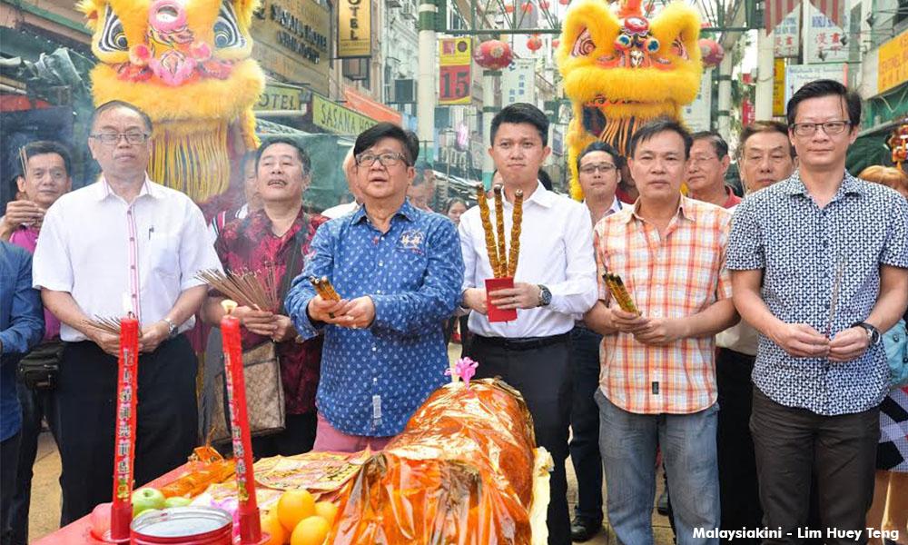 Petaling Street traders' CNY wish: We don't want red shirts
