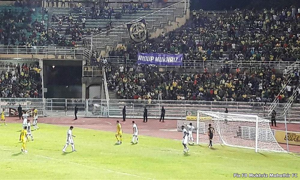 'Hidup Mukhriz' banner appears at Darul Aman Stadium