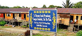 ulu niah 5 iban longhouse sarawak 011007 rumah busang