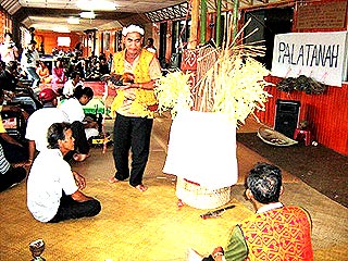 ulu niah 5 iban longhouse sarawak 011007 ritual