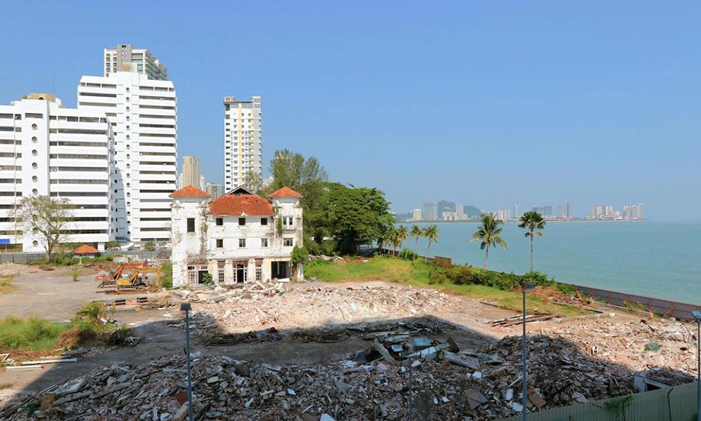 Build replica of demolished Raffles building, developer urged