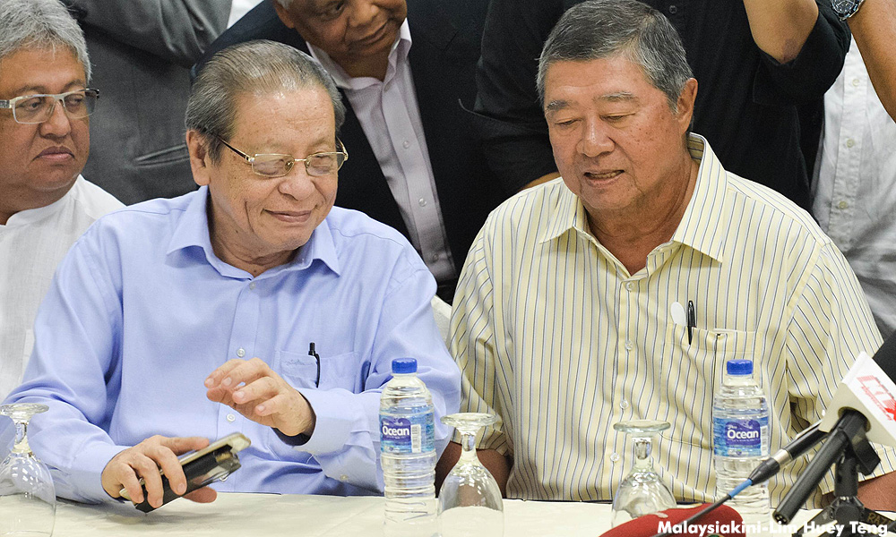MCA distances itself from ex-president, backs PM