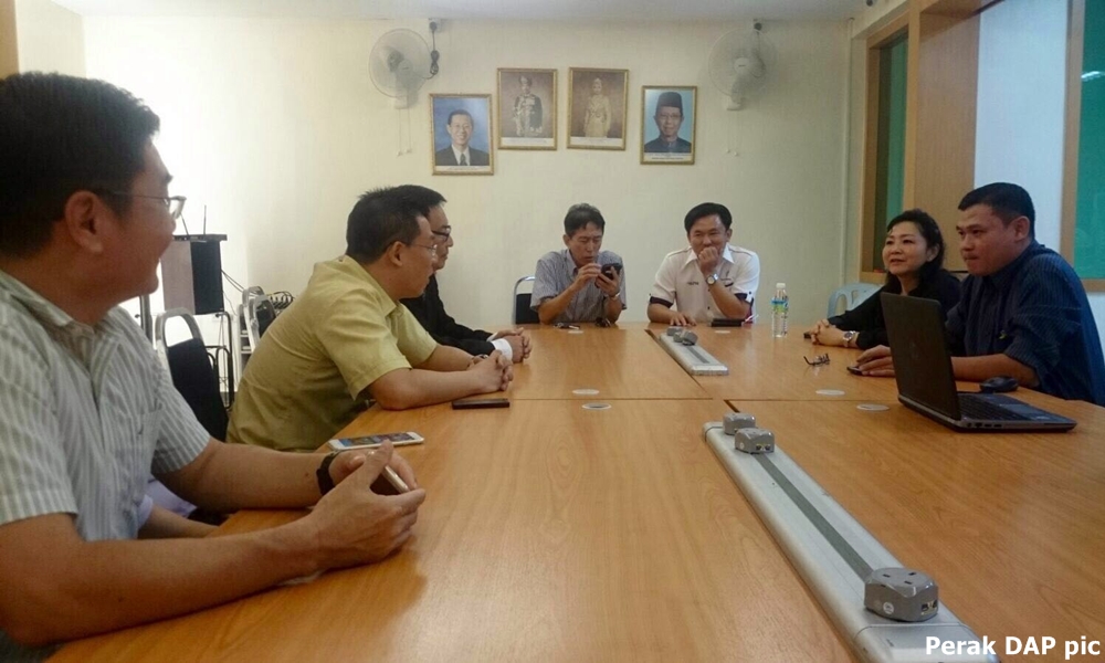 警方调查影射阿德南网络图<br>援煽动法盘问倪可敏扣手机