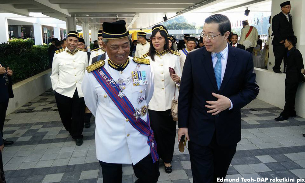 行动党上载国会开幕照片<br>慕尤丁与在野党走在一块
