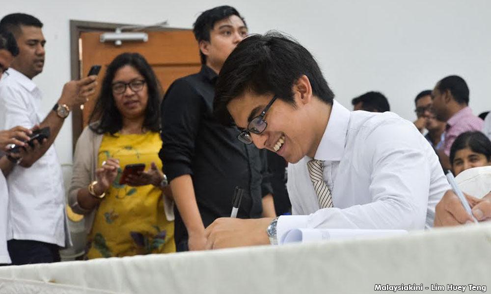 Top debater claims blocked from speaking after signing declaration
