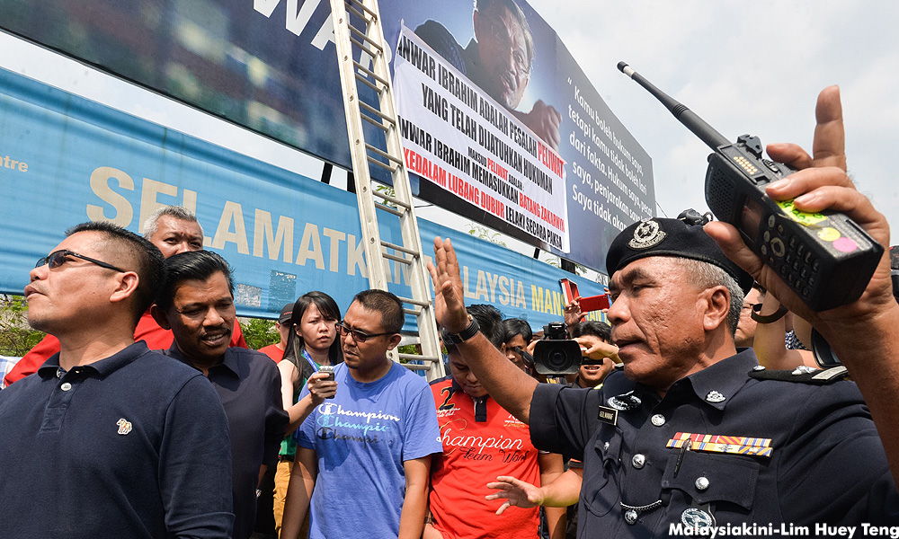 Regulating billboards not IGP's business, says PKR Youth