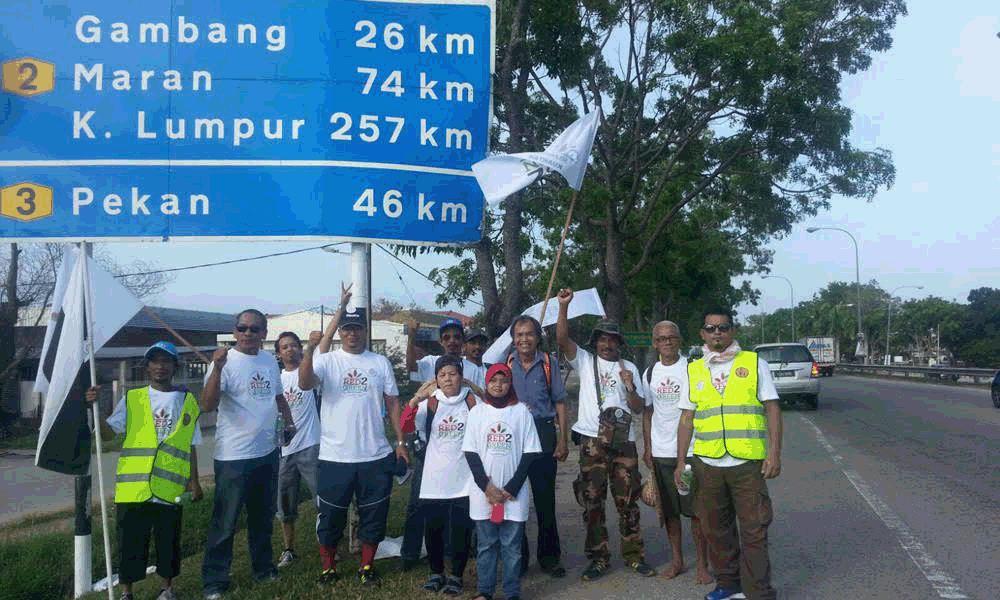 In scorching heat, Wong Tack joins anti-bauxite walk