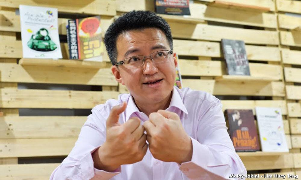 Jabat tangan dan kekeliruan MCA