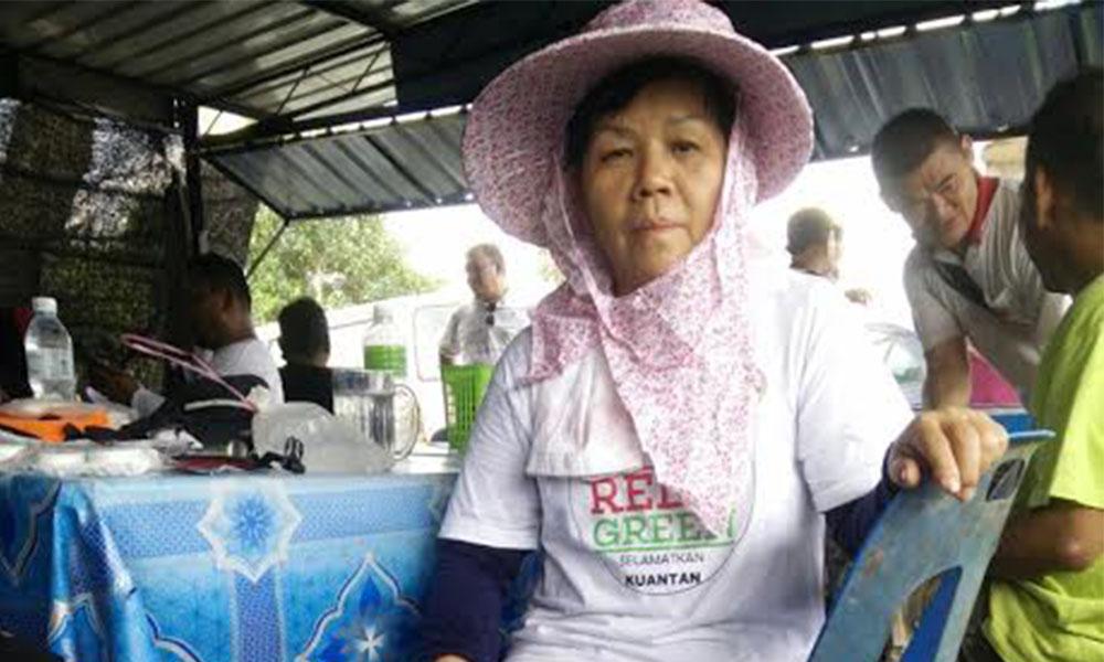 Anti-bauxite 'aunty' walks on despite blisters and heat