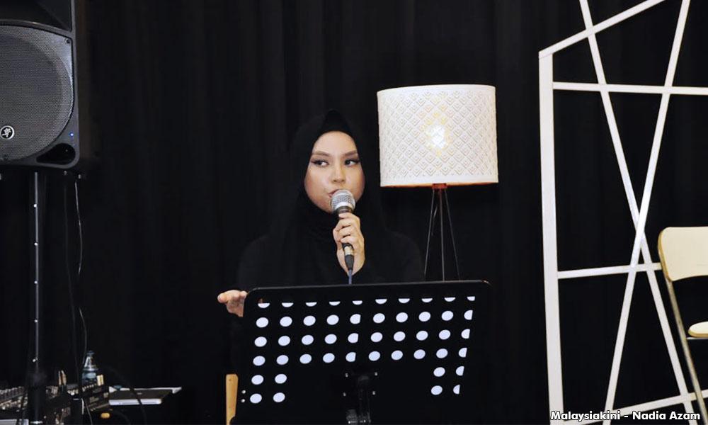 Mizz Nina dulu menyanyi, kini mengaji