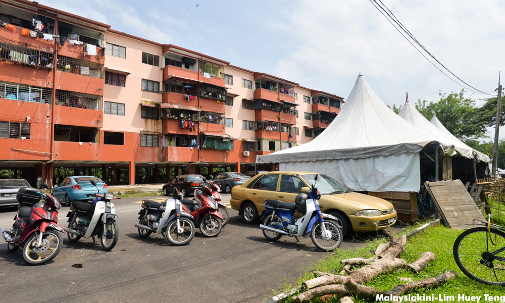 Amid Putrajaya splendour, Dengkil folk spend 1,000 days in tents