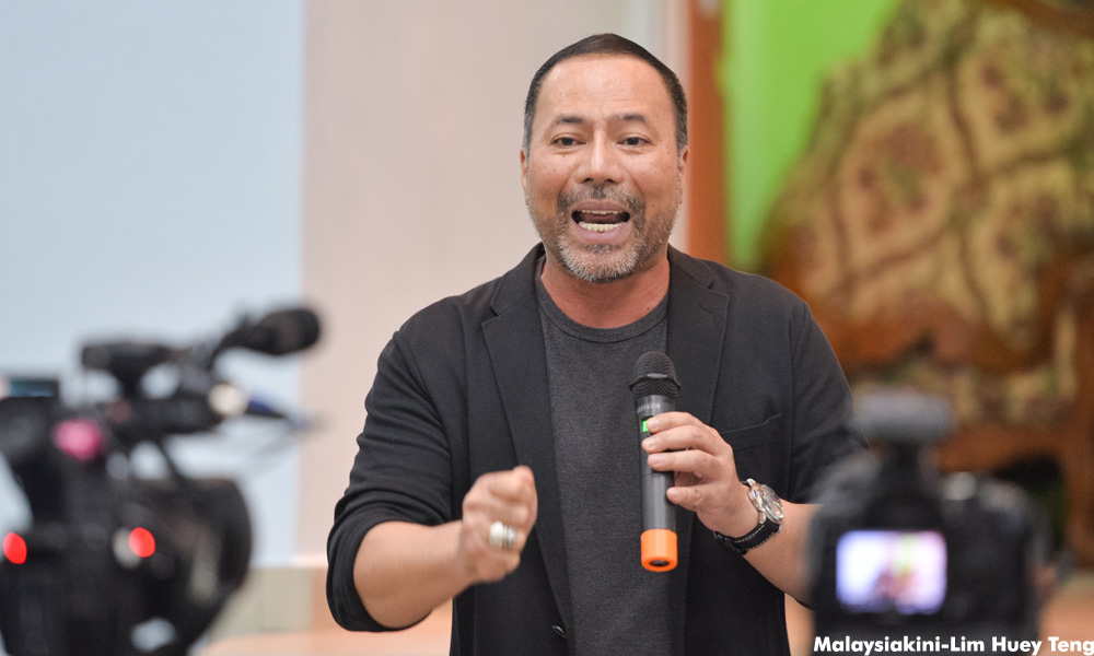Anwar wants family to mend ties with Dr M, says Khairuddin