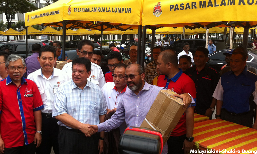 Don't spread lies about gov't, pasar malam traders told