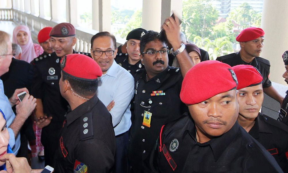 Hakim tarik diri dengar semakan kehakiman Anwar dan keluarga