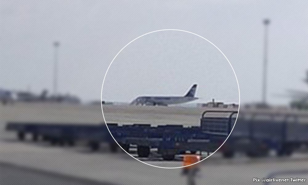 Самолет александрия. Flynas 777. Самолет egyptair фото. Египт эйр самолеты. Bombardier crj 700 самолет.