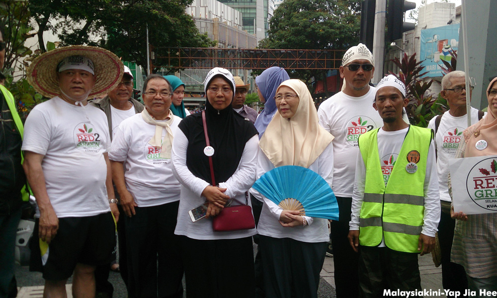 Azizah sidesteps question of whether she’ll meet Dr M