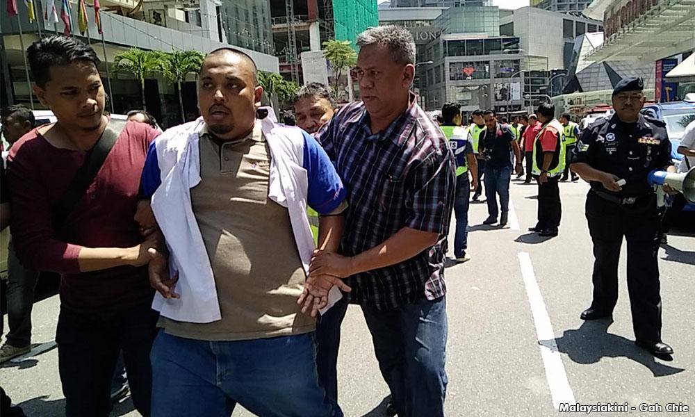 Cops break up taxi drivers' protest, five arrested
