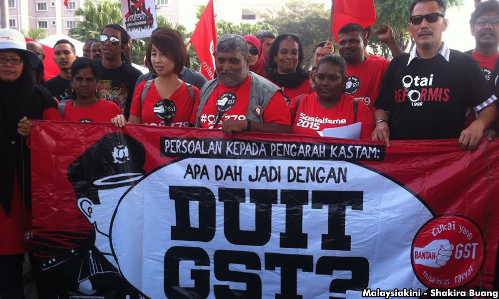 Police keep their distance at anti-GST gathering