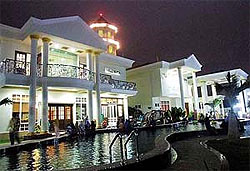 zakaria deros mansion complete 161007 pool