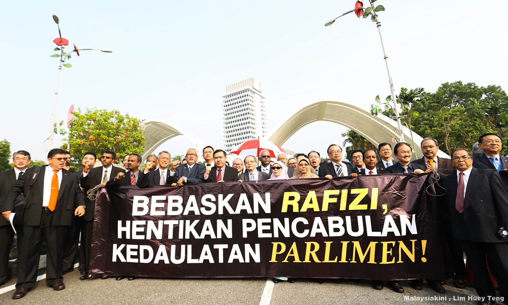 Cops summon two MPs over 'free Rafizi' march