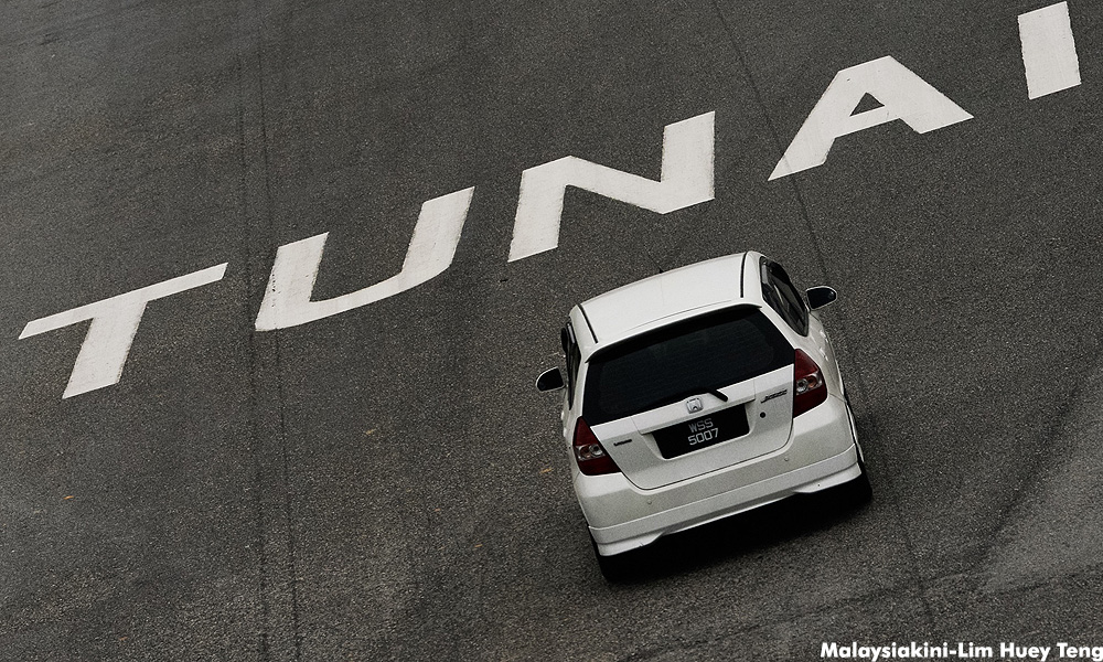 Touch ’n Go user hit with RM1.8k in duplicate charges