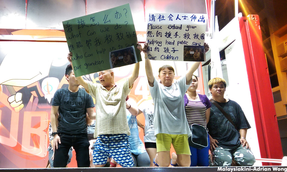 Family of kidnapped sailors appeal for help on their knees at DAP ceramah