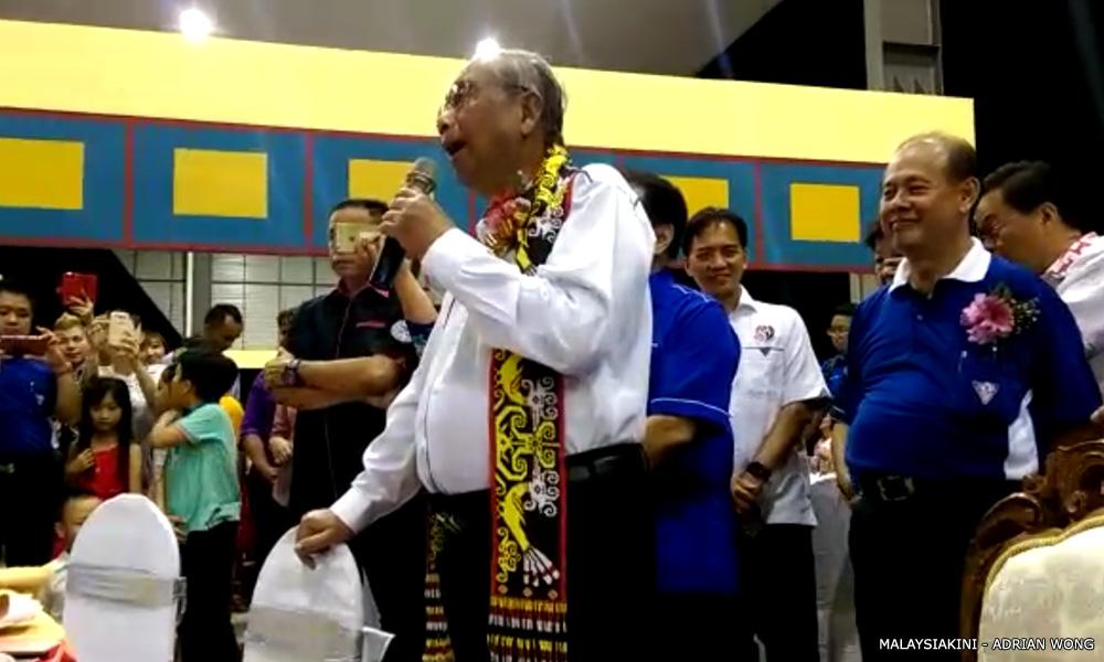 Adenan jadi tajuk utama akhbar Cina